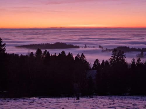 Inverze z terasy chalupy