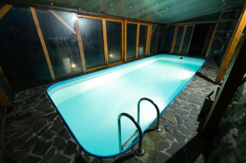 BAZÉN OSVĚTLENÝ 1