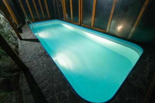 BAZÉN OSVĚTLENÝ 2